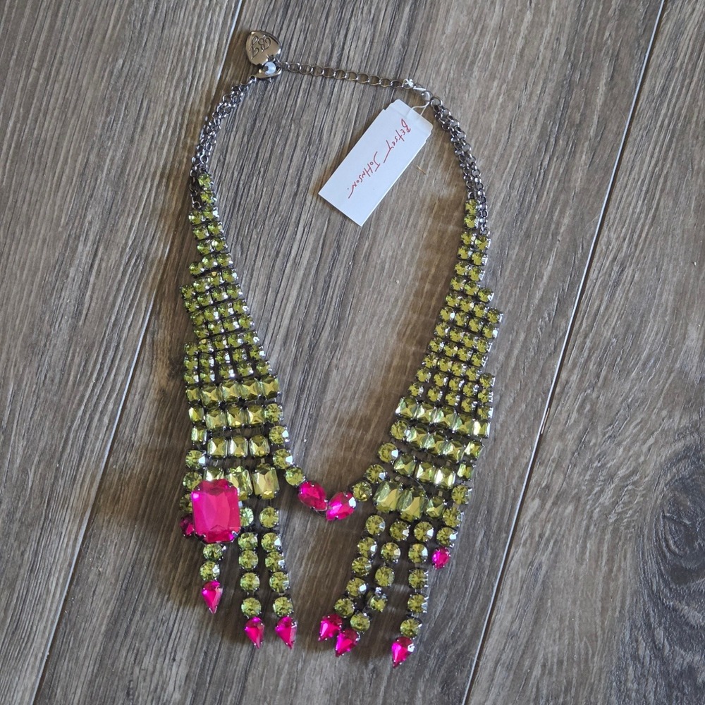 Betsey Johnson Green Crystal Witch Hands Necklace Silver Plated NEW Halloween - Picture 3 of 7